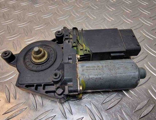 VOLKSWAGEN Passat B7 (2010-2015) Маторчик стеклоподъемника передней левой двери 3B4837752EG,9776101434203 31235526