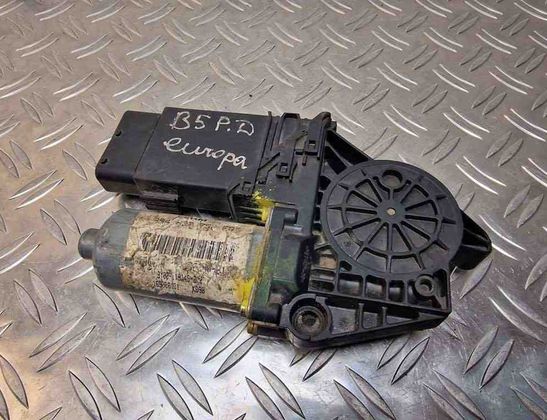 VOLKSWAGEN Passat B7 (2010-2015) Маторчик стеклоподъемника передней левой двери 3B4837752EG,9776101434203 31235526