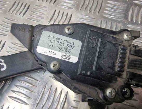 VOLKSWAGEN Touareg 1 generation (2002-2010) Педаль газа 7L6723507 31242790