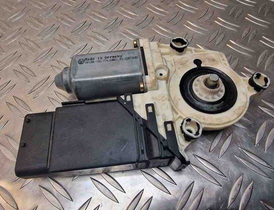 VOLKSWAGEN Golf 7 generation (2012-2024) Priekšējo kreiso durvju logu pacēlāja motorīts 1C1959802A,9776105415301 31251517