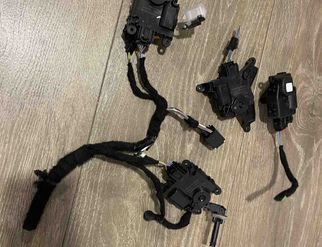 FORD Kuga 3 generation (2019-2023) Salona sildītāja vadības vārsti aa113800-4870,aa113800-4790 23010477