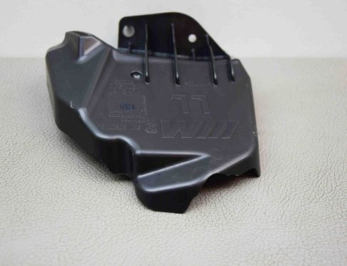 BMW M4 F82/F83 (2013-2020) Priekšējā stikla tīrītāja apdare / plastmasa 8062775 23240139