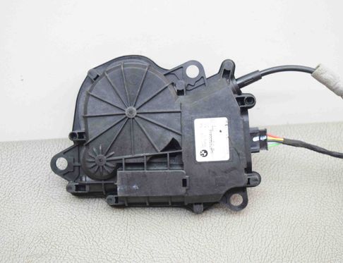 BMW X1 F48/F49 (2015-2023) Доводчик задней крышки 737400610 24596941