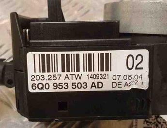 VOLKSWAGEN Polo 4 generation (2001-2009) Подрулевой переключатель 31593137