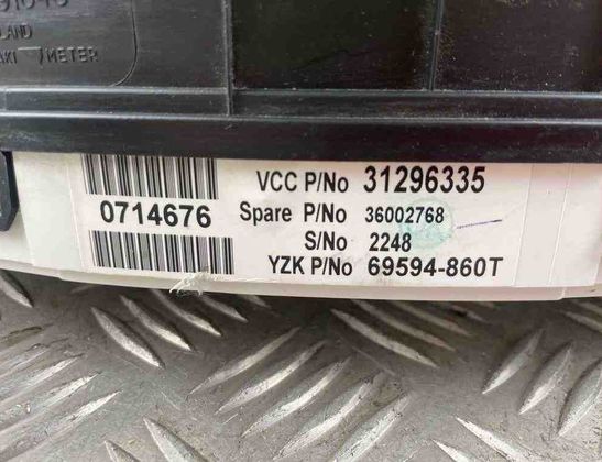 VOLVO V70 2 generation (2000-2008) Speedometer 8691648 31608250