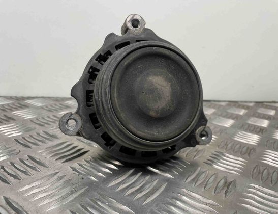 BMW 4 Series F32/F33/F36 (2013-2020) Dzinēja stiprinājums/spilvens kreisajā pusē 6867441 27406091