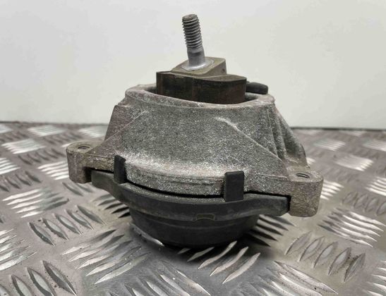 BMW 4 Series F32/F33/F36 (2013-2020) Dzinēja stiprinājums/spilvens kreisajā pusē 6867441 27406091