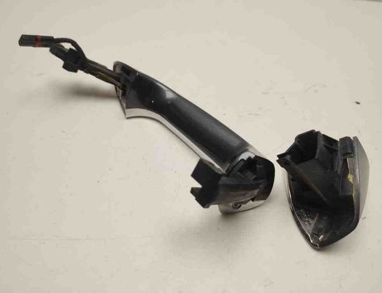 MERCEDES-BENZ M-Class W166 (2011-2015) Kreisās puses bīdāmo durvju ārējais rokturis A2047601370 32147058