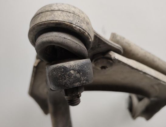 MERCEDES-BENZ E-Class W211/S211 (2002-2009) Priekšējā labā riteņa rumbas vārpsta/stupica A2303300420 33066541