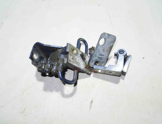 AUDI A4 B7/8E (2004-2008) Петли дверные верхние 8E0831411B 14702488