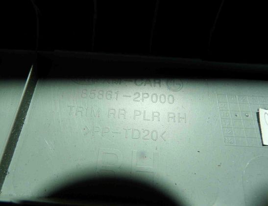 KIA Sorento 2 generation (2009-2021) Right Side B Pillar Trim 858612P000 29082654