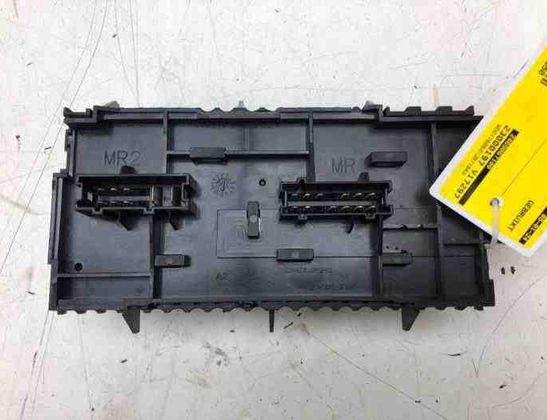 MERCEDES-BENZ A-Class W176 (2012-2018) Drošinātāju kārba 2469067100 22856709