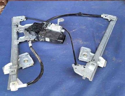 SKODA Octavia 2 generation (2004-2013) Стеклоподъемник передней правой двери 0130821730 31501201