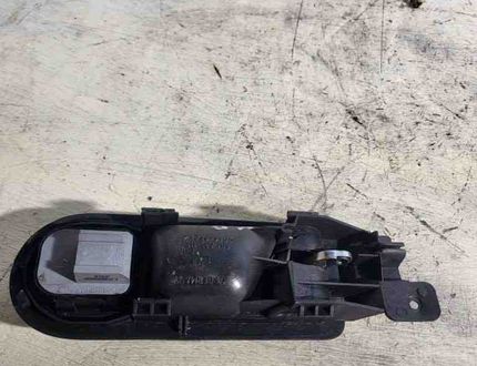 VOLKSWAGEN Passat B5 (1996-2005) Kreisais priekšējais iekšējais atvēršanas rokturis 3B1837113 31503555