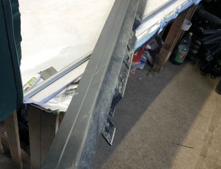 MERCEDES-BENZ EQB 1 generation (2021-2023) Kreisās puses dekoratīvā plastmasas sliekšņu uzlika A2476980700 32931087