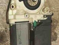 VOLKSWAGEN Golf 4 generation (1997-2006) Front Left Door Window Regulator Motor 1C2959802A 31476593