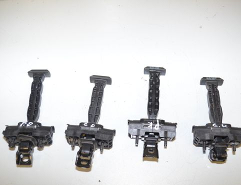 BMW X3 G01 (2017-2024) Aizmugurējā kreisā durvju ierobežotājs 7390687,51227390687,7390686,51217390686 32806004