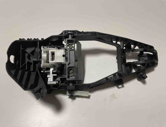 BMW X5 G05/G18 (2018-2024) Кронштейн ручки задней левой двери 7401205 13649045
