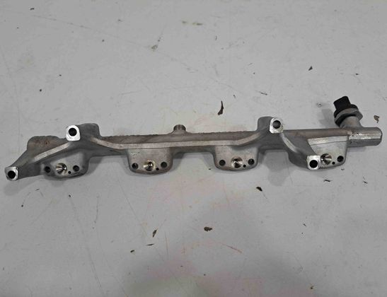 BMW 2 Series F22/F23 (2013-2020) Fuel Rail 7639979,8694198 26585375