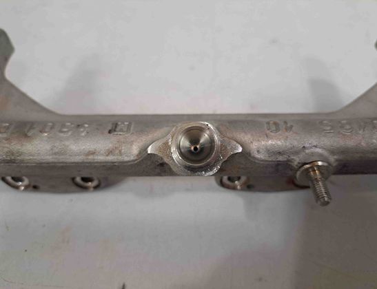 BMW 5 Series G30/G31 (2016-2023) Fuel Rail 7639979,8694198 26595852