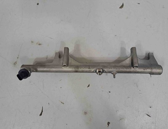 BMW 5 Series G30/G31 (2016-2023) Fuel Rail 7639979,8694198 26595852