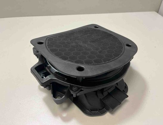 BMW X7 G07 (2018-2024) Labās puses zemfrekvences skaļrunis zem sēdekļa 2622516,2622511 31467104