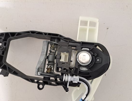 BMW 6 Series G32 (2017-2024) Кронштейн ручки передней левой двери 9881775,5A57953,7497722,7401205,5A077A3,7382792,7401208 32798523