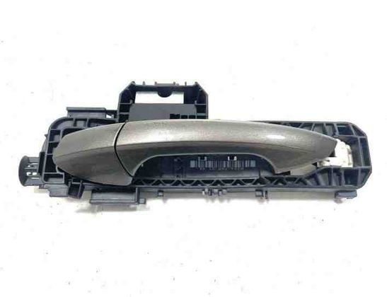 MERCEDES-BENZ E-Class W212/S212/C207/A207 (2009-2016) Aizmugurējo labo durvju ārējais rokturis A2047602134,A34550101,A358601 24727961