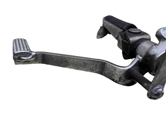 KAWASAKI ZRX Right side footrest peg hanger assembly zrx1200 28314516