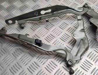 VOLVO V70 3 generation (2007-2020) Front Left Bonnet Hinge 31250186 31090816