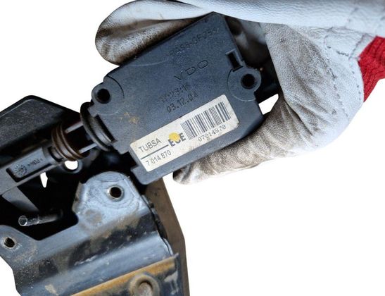 BMW 5 Series E60/E61 (2003-2010) Aizmugurējā bagāžnieka slēdzene 7014870 33039622