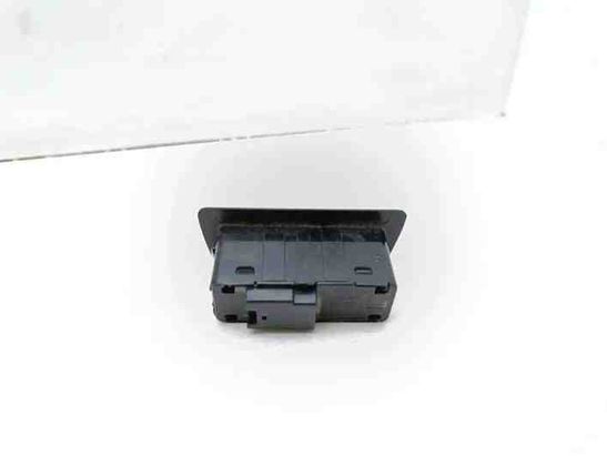 BMW 7 Series F01/F02 (2008-2015) Aizmugurējā vāka atvēršanas poga 9162645 25053128