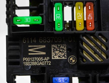 BMW 5 Series G30/G31 (2016-2023) Блок предохранителей 8795479,6837091 22293421