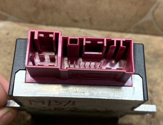 BMW X3 F25 (2010-2017) Fuel Pump Control 7301554 33058500