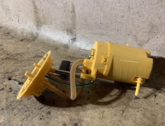 BMW X3 F25 (2010-2017) Топливный насос 7216526 33068524