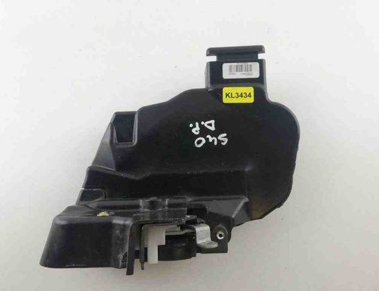 VOLVO V50 1 generation (2003-2012) Замок двери передний правый 30753663,KL3434 31913639