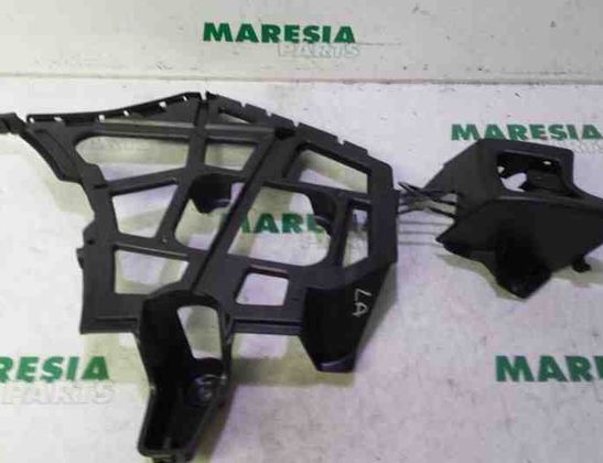 RENAULT Laguna 3 generation (2007-2015) Aizmugurējā labā bampera stiprinājums 27375896