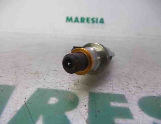 RENAULT Clio 4 generation (2012-2020) Degvielas sprausla 166000897R,8200769153,766475 27884259