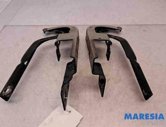 PEUGEOT 3008 7 generation (2018-2024) Priekšējā labā dzinēja pārsega eņģe 7912F4,791347,9682598980,9682599080 28847885