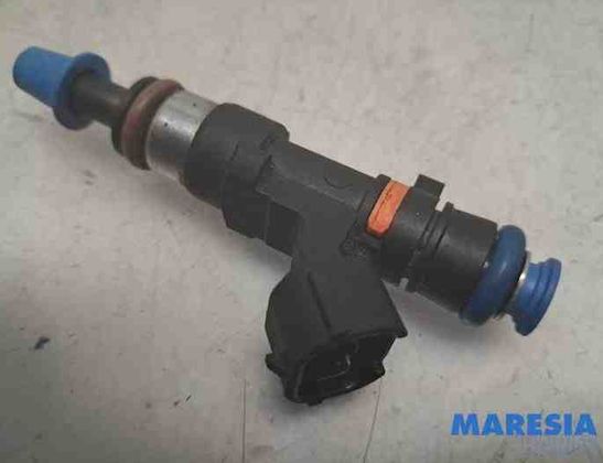 RENAULT Clio 4 generation (2012-2020) Форсунка 0280158366,166004787R 29777041