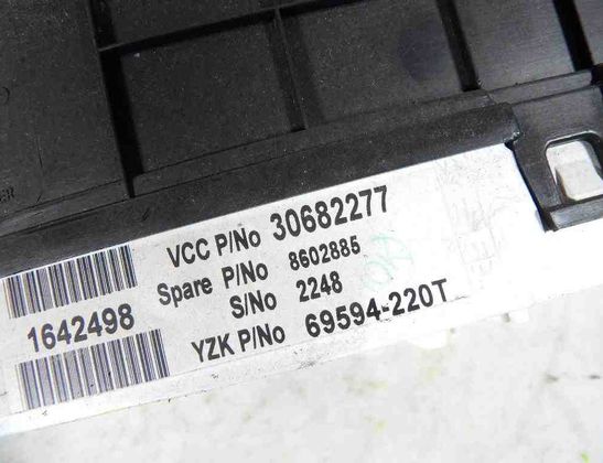 VOLVO V70 2 generation (2000-2008) Speedometer 30682277 31950292