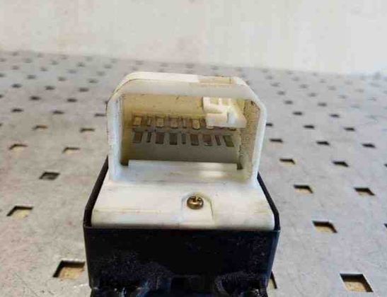 TOYOTA RAV4 2 generation (XA20) (2000-2006) Rear Left Door Window Control Switches 8482042130 26078958