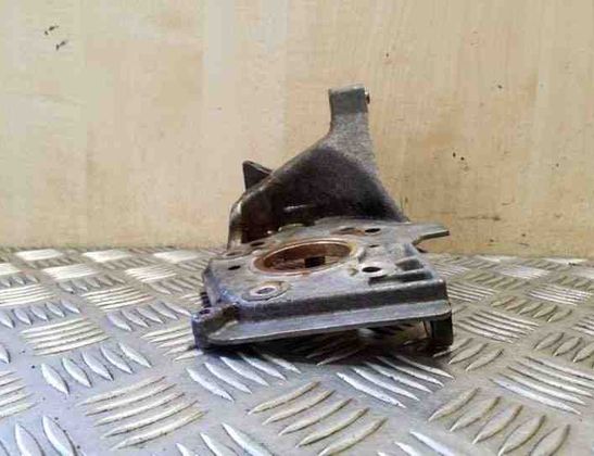 VOLVO V40 Cross Country 1 generation (2012-2020) Кронштейн топливного насоса 9684778280 26143527