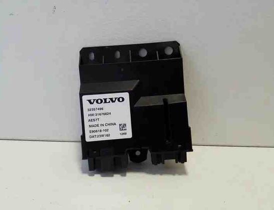 VOLVO XC60 2 generation (2017-2024) Aizmugurējā vāka / bagāžnieka vadības bloks 32357496,31676624 26234182