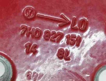 VOLKSWAGEN Transporter T5 (2003-2015) Петля крышки багажника левая 7H0827151 23034141