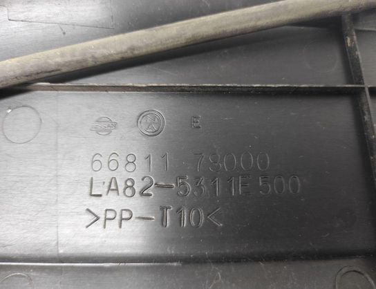 NISSAN Armada 1 generation (2003-2020) Priekšējā stikla tīrītāja apdare / plastmasa 668117S000 32976926