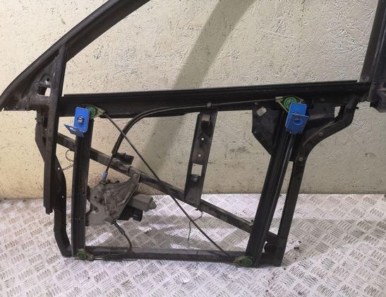 AUDI A4 B5/8D (1994-2001) Priekšējo labo durvju logu pacēlājs 33021817