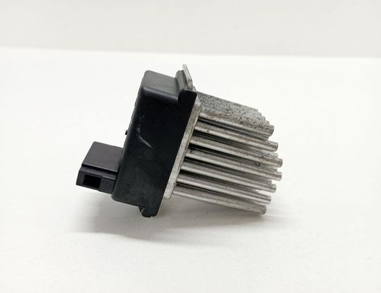 AUDI A4 B5/8D (1994-2001) Salona mazā ventilatora relejs 5DS00646702 33022840