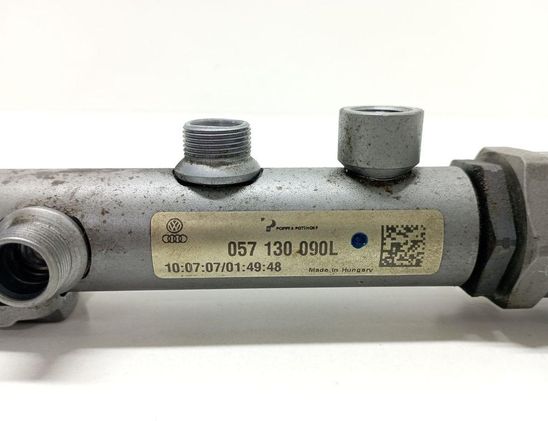 AUDI A8 D3/4E (2002-2010) Топливная рейка 057130090L 33073026