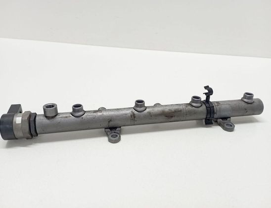 AUDI A8 D3/4E (2002-2010) Топливная рейка 057130090L 33073026